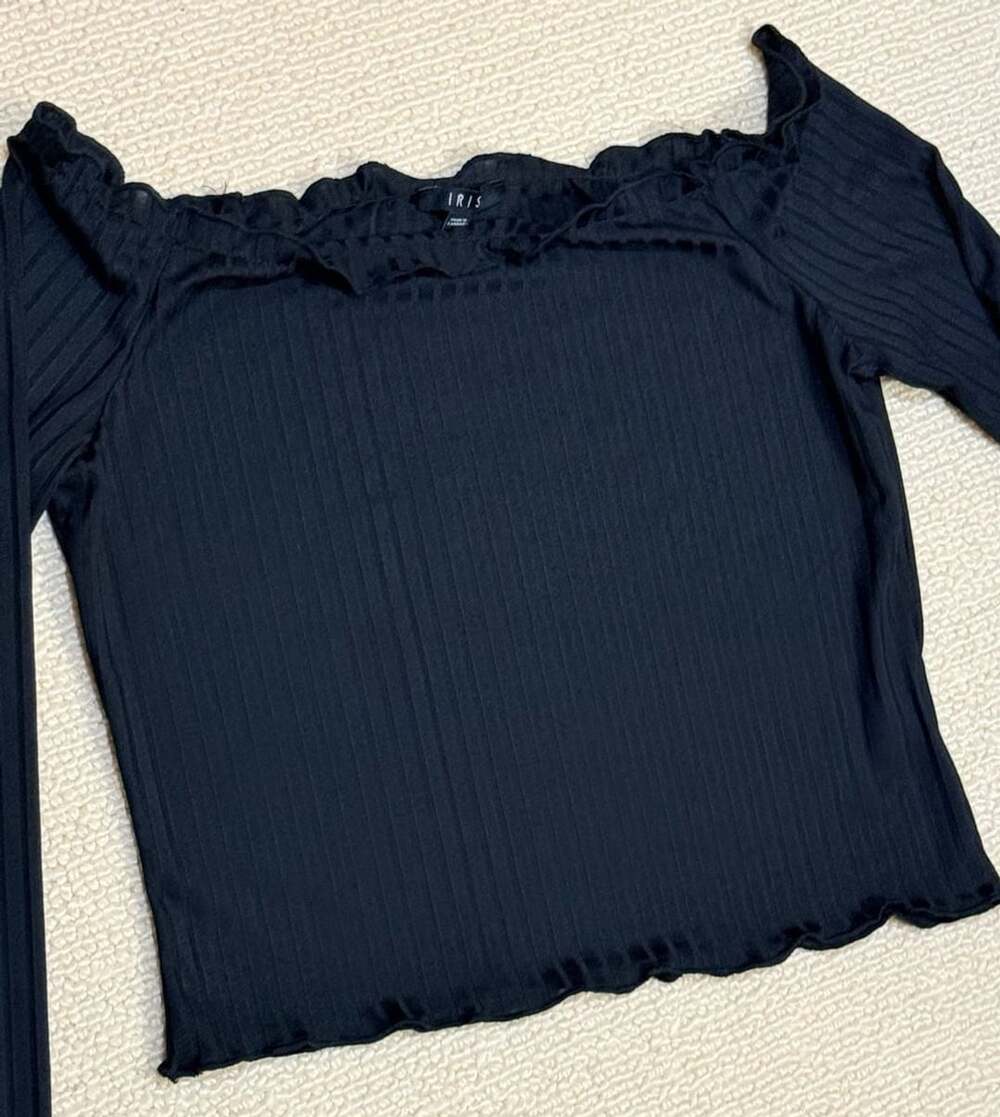 IRIS Women's Black Ribbed Off-The-Shoulder Long Sleeve Ruffle Trim Top Size L